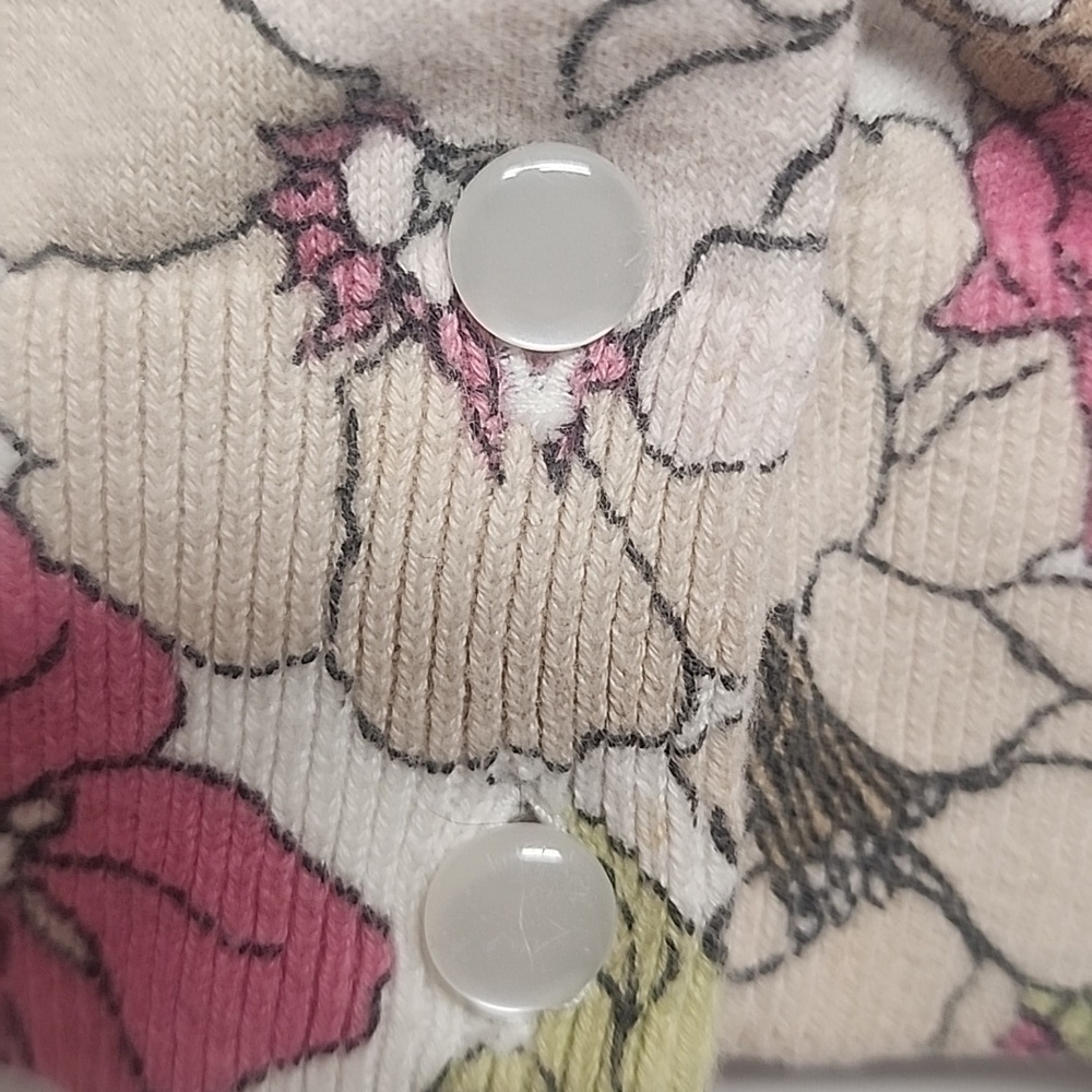 Talbots feminine flower beautiful soft pink/ whit/cream lightweight, sweater. - Picture 3 of 6